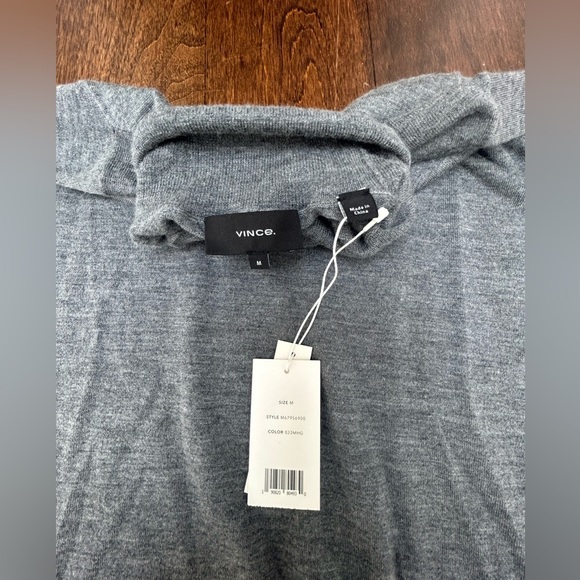 Vince men cashmere blend  turtle neck sweater. Size M. Grey. - Picture 3 of 8